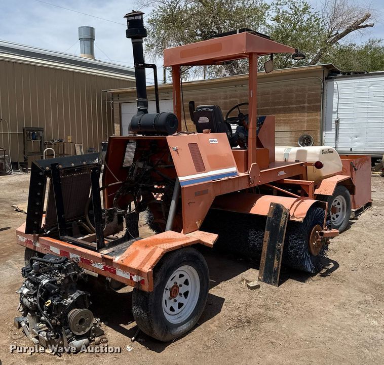 image for item ED5785 2011 Broce KR350 broom