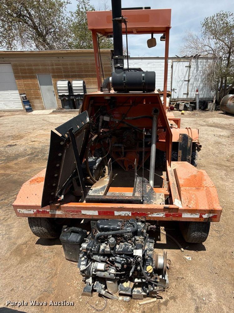 image for item ED5785 2011 Broce KR350 broom