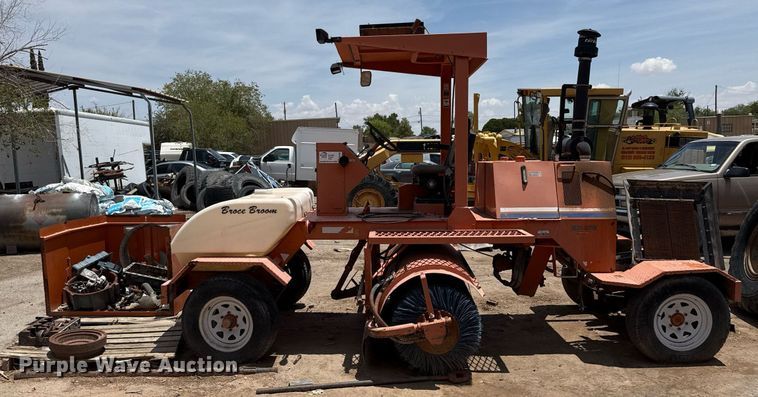 image for item ED5785 2011 Broce KR350 broom