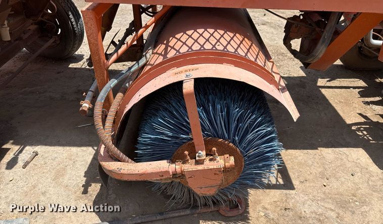 image for item ED5785 2011 Broce KR350 broom