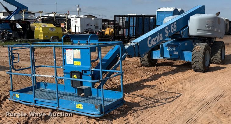 image for item ED5790 2007 Genie S-65  boom lift