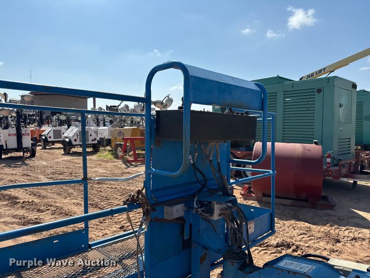 image for item ED5791 2010 Genie S-80X boom lift