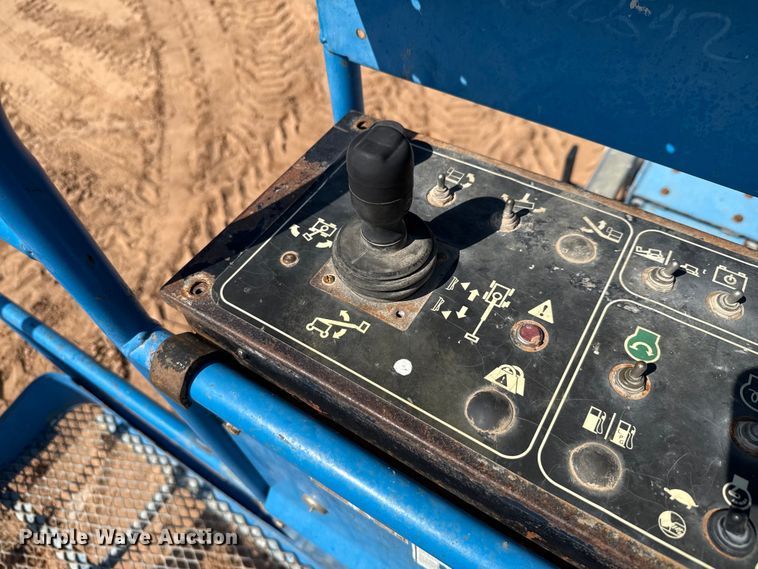 image for item ED5791 2010 Genie S-80X boom lift