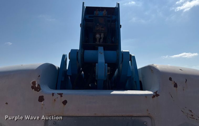 image for item ED5791 2010 Genie S-80X boom lift