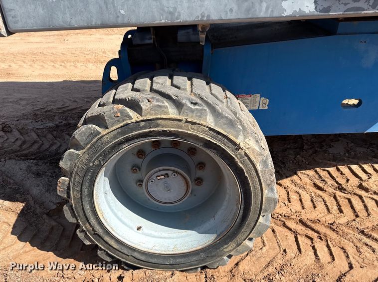 image for item ED5791 2010 Genie S-80X boom lift