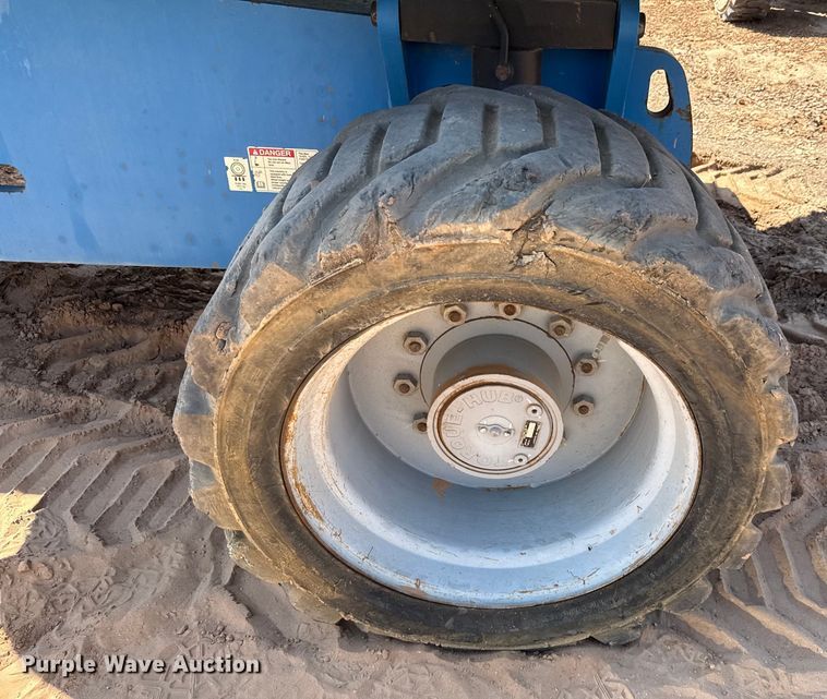 image for item ED5791 2010 Genie S-80X boom lift