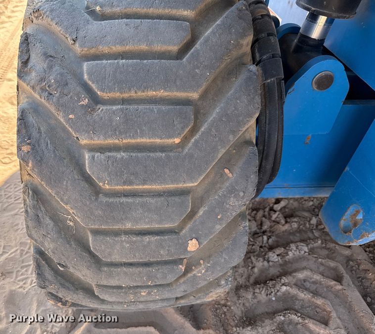 image for item ED5791 2010 Genie S-80X boom lift