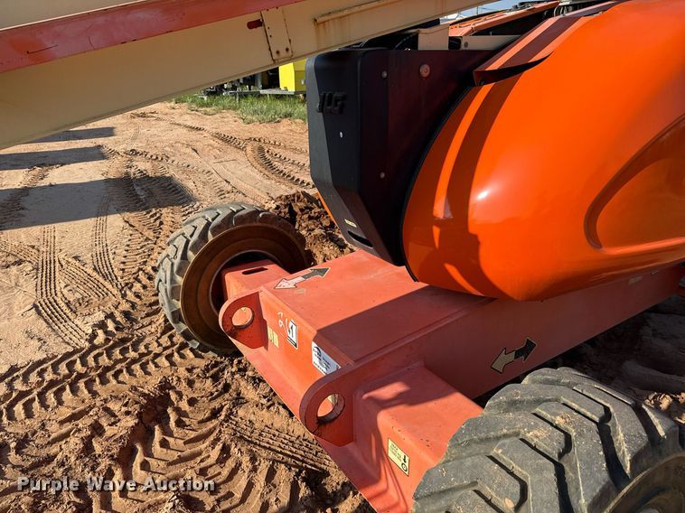 image for item ED5792 2003 JLG 600AJ boom lift