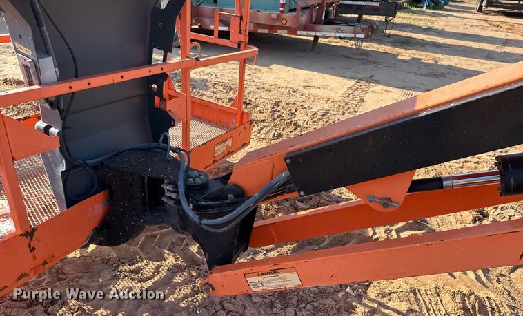 image for item ED5792 2003 JLG 600AJ boom lift