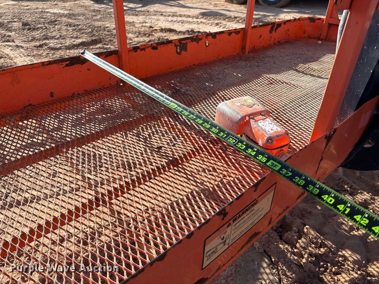 image for item ED5792 2003 JLG 600AJ boom lift