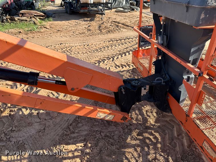 image for item ED5792 2003 JLG 600AJ boom lift