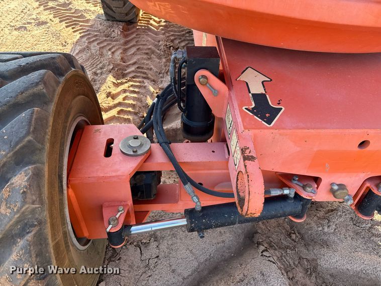 image for item ED5792 2003 JLG 600AJ boom lift