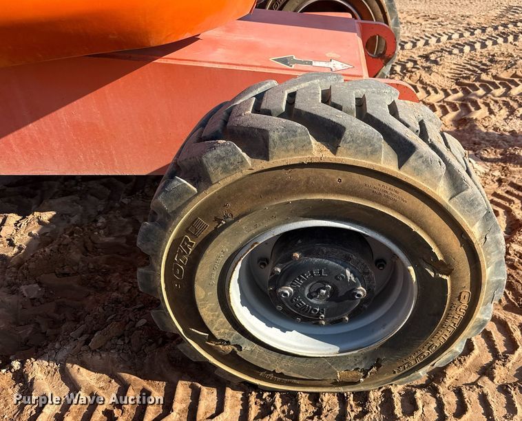 image for item ED5792 2003 JLG 600AJ boom lift