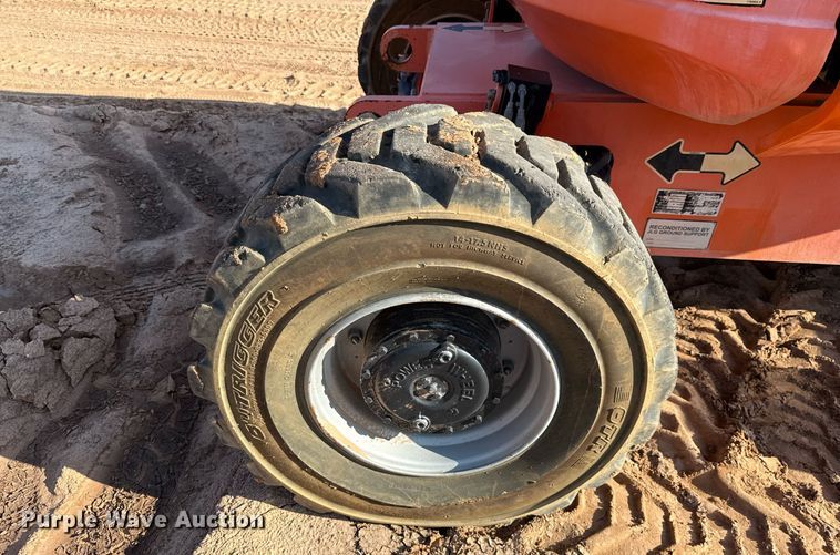 image for item ED5792 2003 JLG 600AJ boom lift