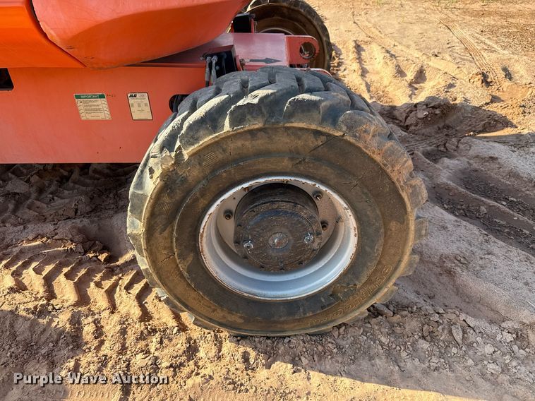 image for item ED5792 2003 JLG 600AJ boom lift