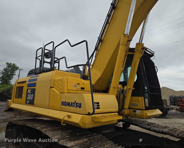 image for item EF1599 2016 Komatsu PC360LC-11 excavator