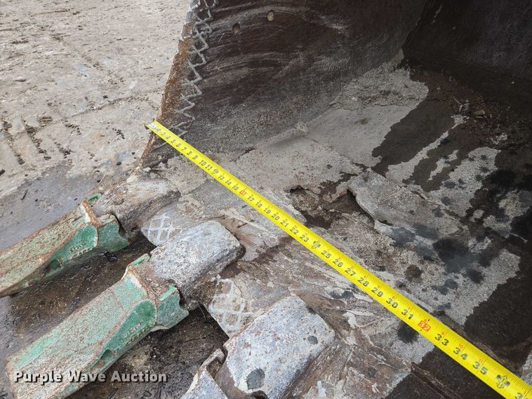 image for item EF1599 2016 Komatsu PC360LC-11 excavator