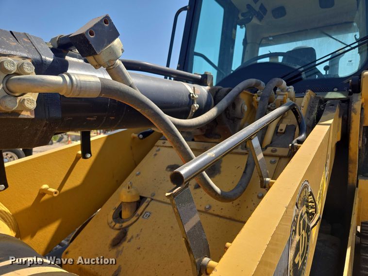 image for item EF1642 2011 Caterpillar 963D track loader