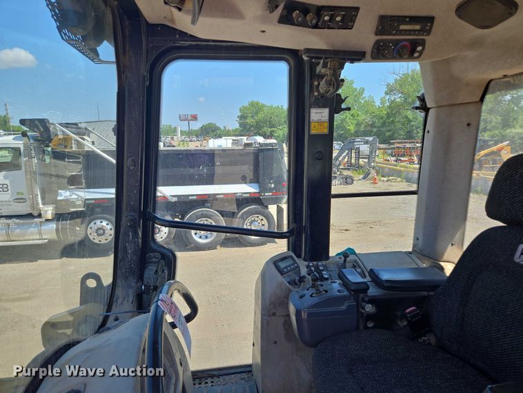 image for item EF1642 2011 Caterpillar 963D track loader