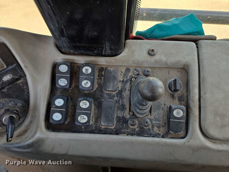 image for item EF1642 2011 Caterpillar 963D track loader