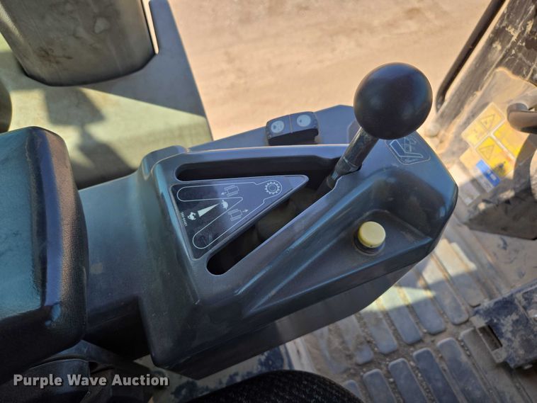 image for item EF1642 2011 Caterpillar 963D track loader