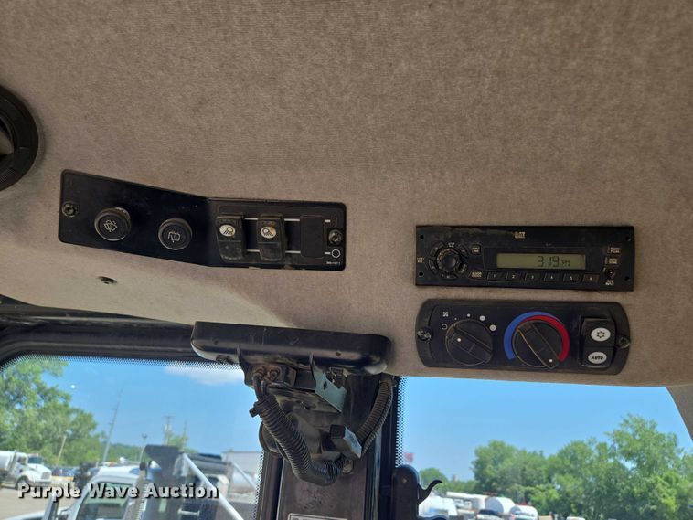 image for item EF1642 2011 Caterpillar 963D track loader