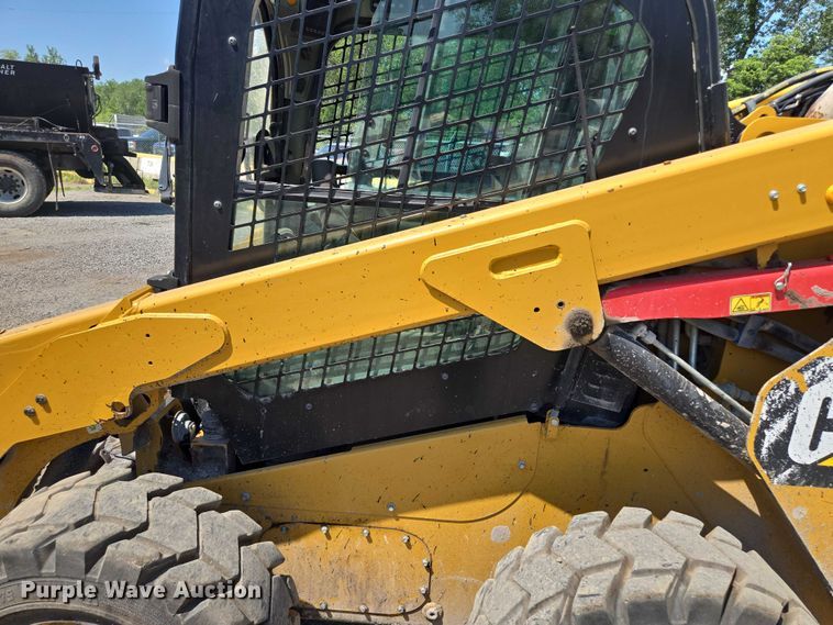 image for item EF1643 Caterpillar 262D skid steer loader