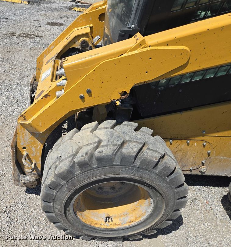 image for item EF1643 Caterpillar 262D skid steer loader