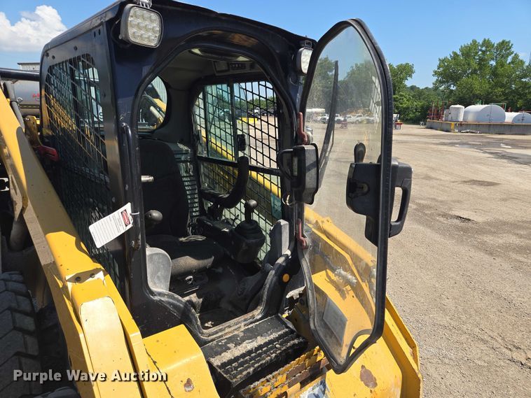image for item EF1643 Caterpillar 262D skid steer loader