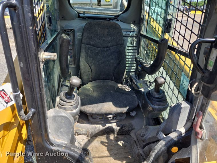 image for item EF1643 Caterpillar 262D skid steer loader