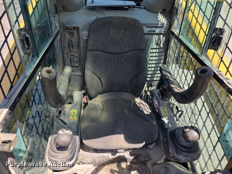 image for item EF1643 Caterpillar 262D skid steer loader