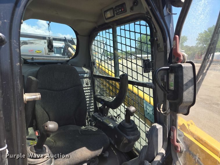 image for item EF1643 Caterpillar 262D skid steer loader