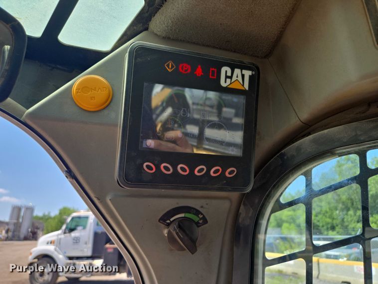 image for item EF1643 Caterpillar 262D skid steer loader