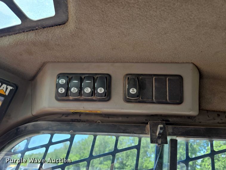 image for item EF1643 Caterpillar 262D skid steer loader