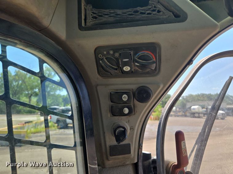 image for item EF1643 Caterpillar 262D skid steer loader