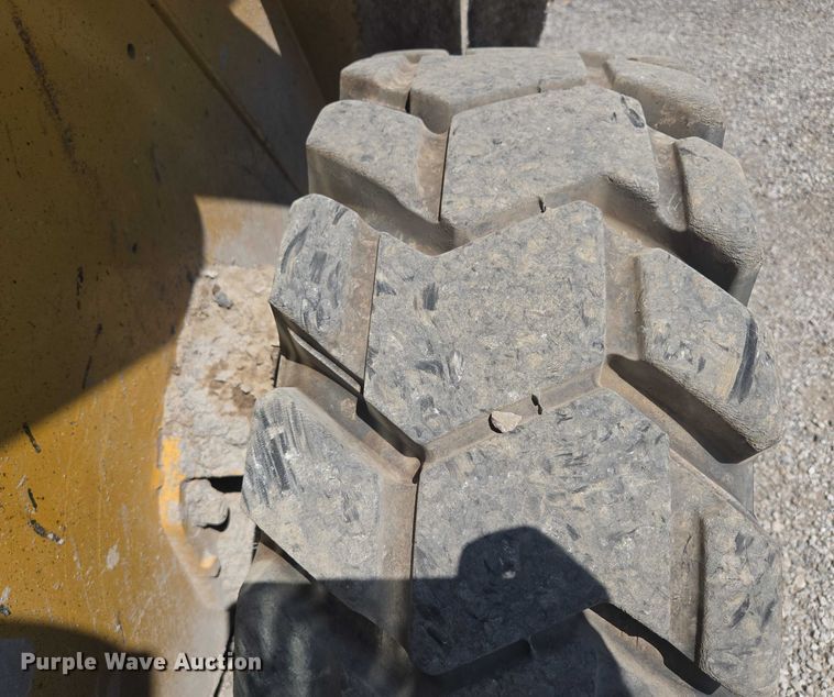 image for item EF1643 Caterpillar 262D skid steer loader