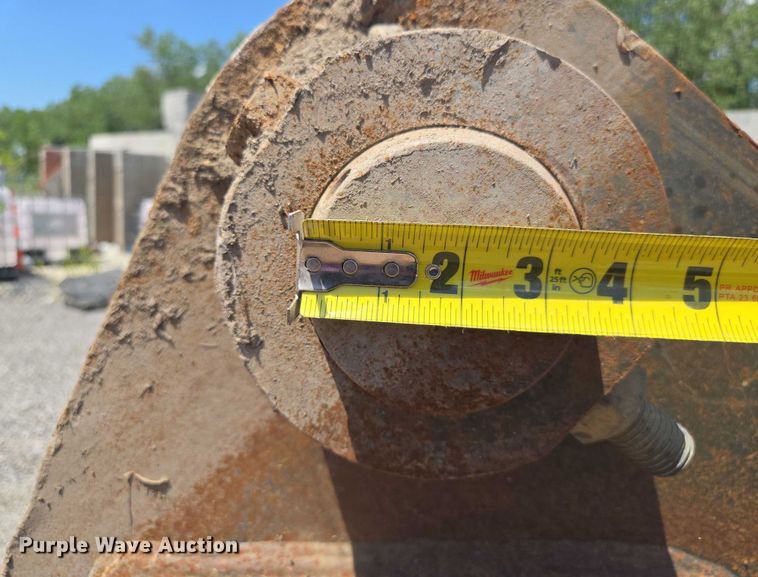 image for item EF1647 Esco excavator bucket