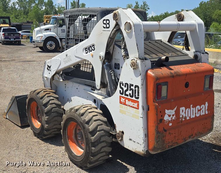 image for item EF1655 2006 Bobcat S250 skid steer loader