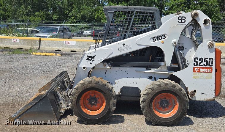 image for item EF1655 2006 Bobcat S250 skid steer loader