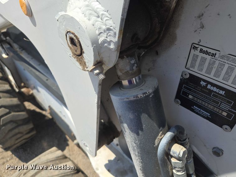 image for item EF1655 2006 Bobcat S250 skid steer loader