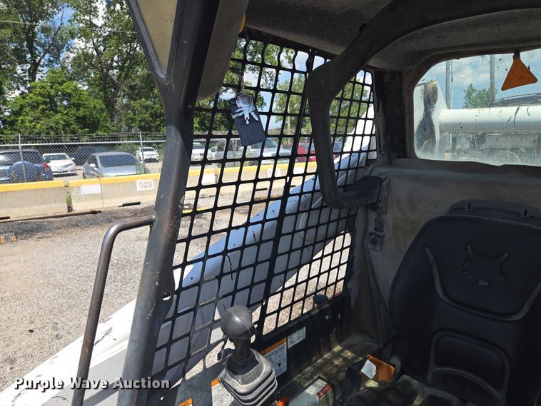 image for item EF1655 2006 Bobcat S250 skid steer loader