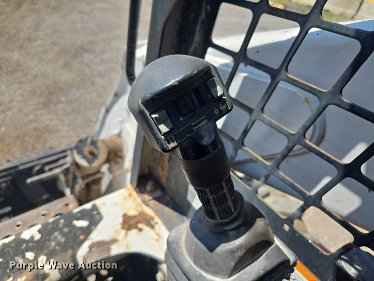 image for item EF1655 2006 Bobcat S250 skid steer loader