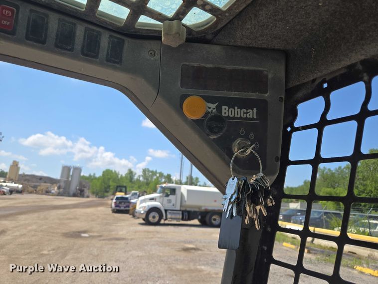 image for item EF1655 2006 Bobcat S250 skid steer loader