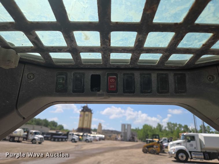 image for item EF1655 2006 Bobcat S250 skid steer loader