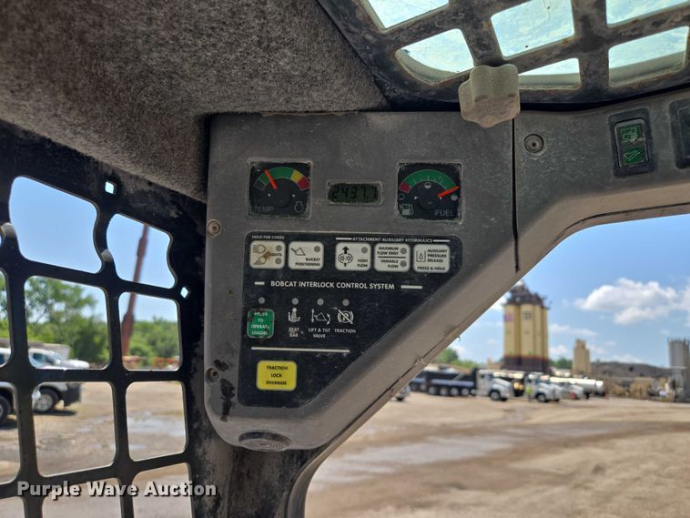 image for item EF1655 2006 Bobcat S250 skid steer loader