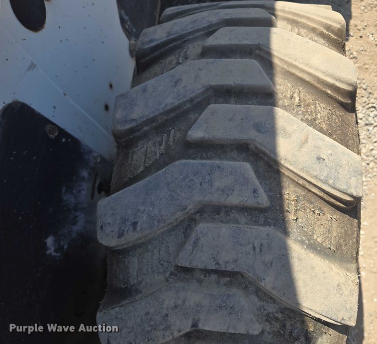 image for item EF1655 2006 Bobcat S250 skid steer loader