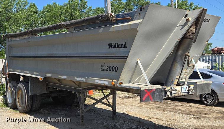 image for item EF1656 2001 Midland XL 2000 end dump trailer