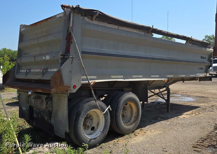 image for item EF1656 2001 Midland XL 2000 end dump trailer