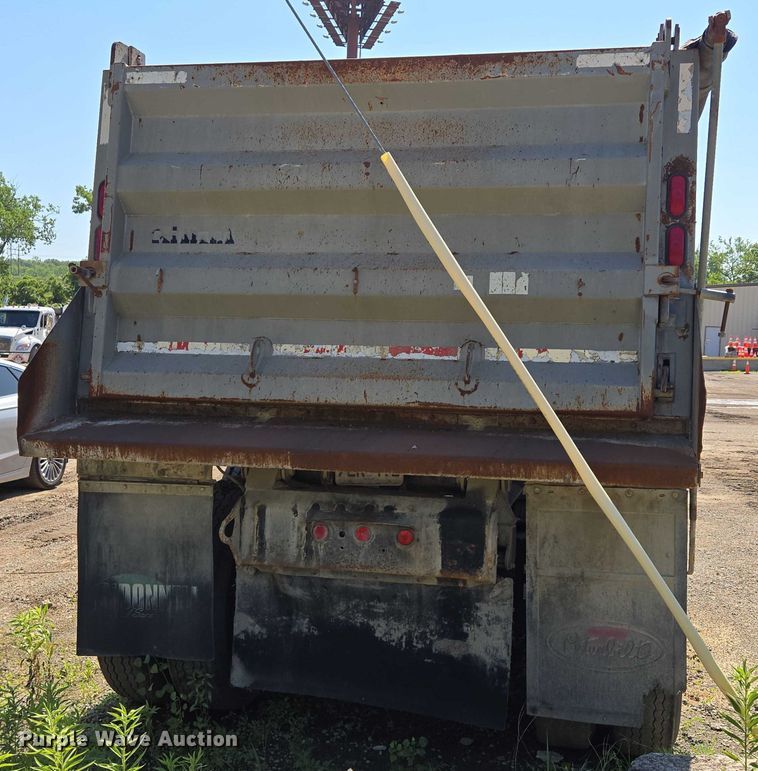 image for item EF1656 2001 Midland XL 2000 end dump trailer