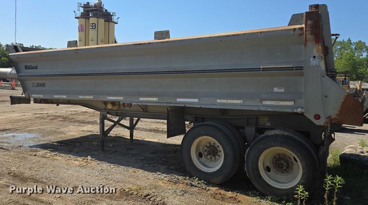 image for item EF1656 2001 Midland XL 2000 end dump trailer